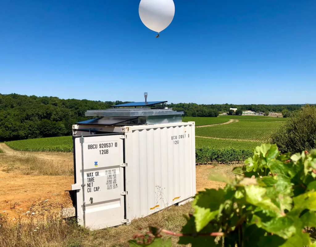 Sobli Laico cloud seending balloon by Selerys flying over the launcher